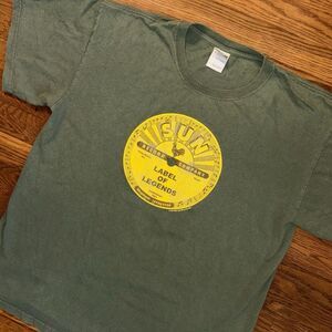 Sun Record Company T-Shirt Adult Large Green Memphis Tennessee Label Of Legends‎